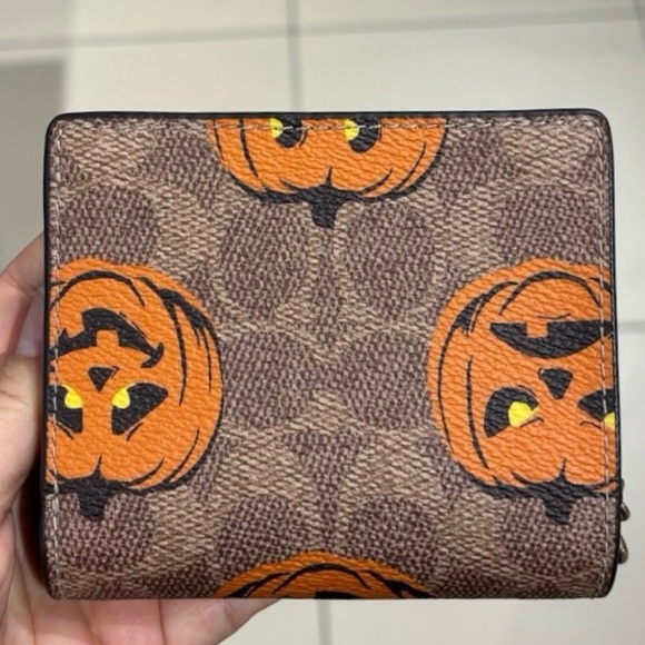 COACH Snap Wallet w Pumpkin Print CCR19 Signature Canvas Halloween 2025 NWT - Picture 4 of 7